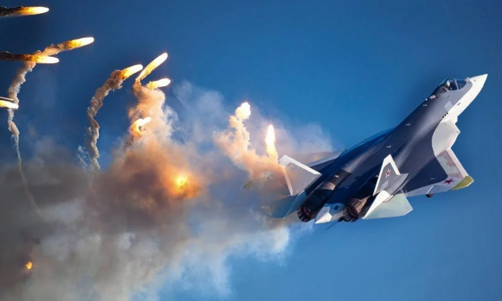 Σε κίνδυνο τα "αόρατα" Su-57 της Μόσχας-Ο πύραυλος R-77 τα "εκθέτει" σε εχθρικά ραντάρ εξαιτίας των πτερύγων του